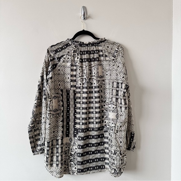 LAUREN Ralph Lauren-Aztec V-Neck Print Blouse (Size:Large) - Picture 2 of 8